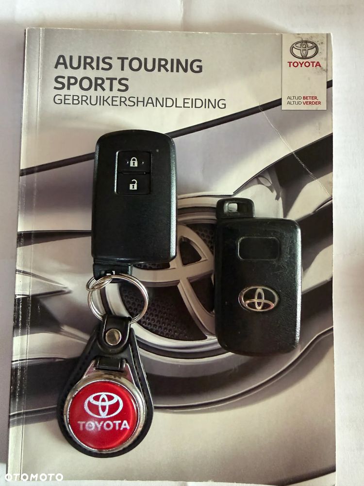Toyota Auris Hybrid 135 Premium - 29