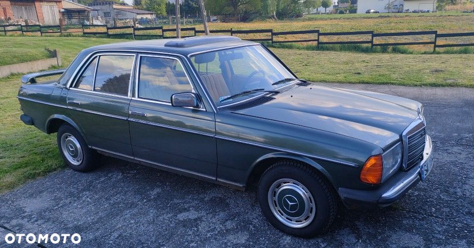 Mercedes-Benz W123 - 1