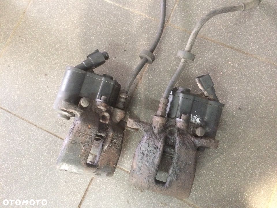 ZACISK HAMULCOWY TYŁ LEWY PRAWY AUDI A6 C6 2.7TDI AVANT - 1