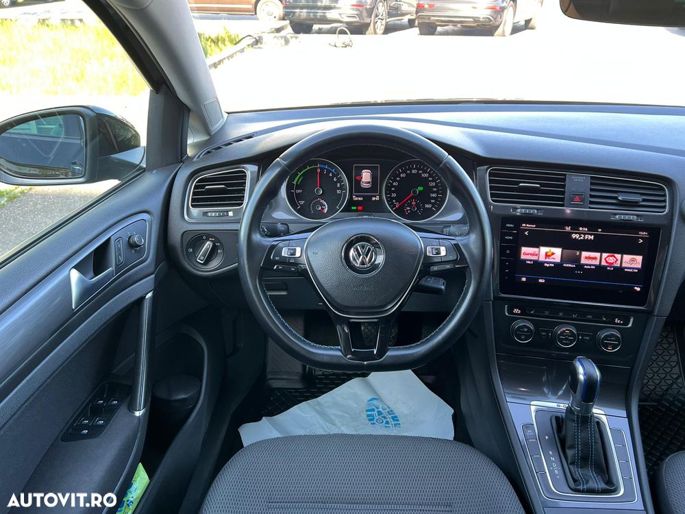 Volkswagen e-Golf - 14