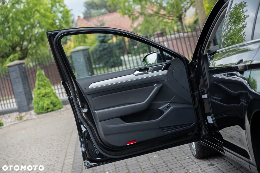 Volkswagen Passat Variant 2.0 TDI SCR DSG - 23