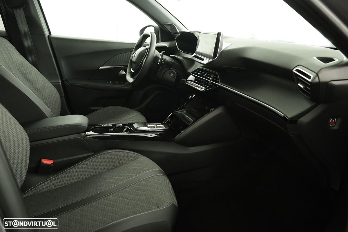 Peugeot 2008 1.2 PureTech Allure EAT8 - 20