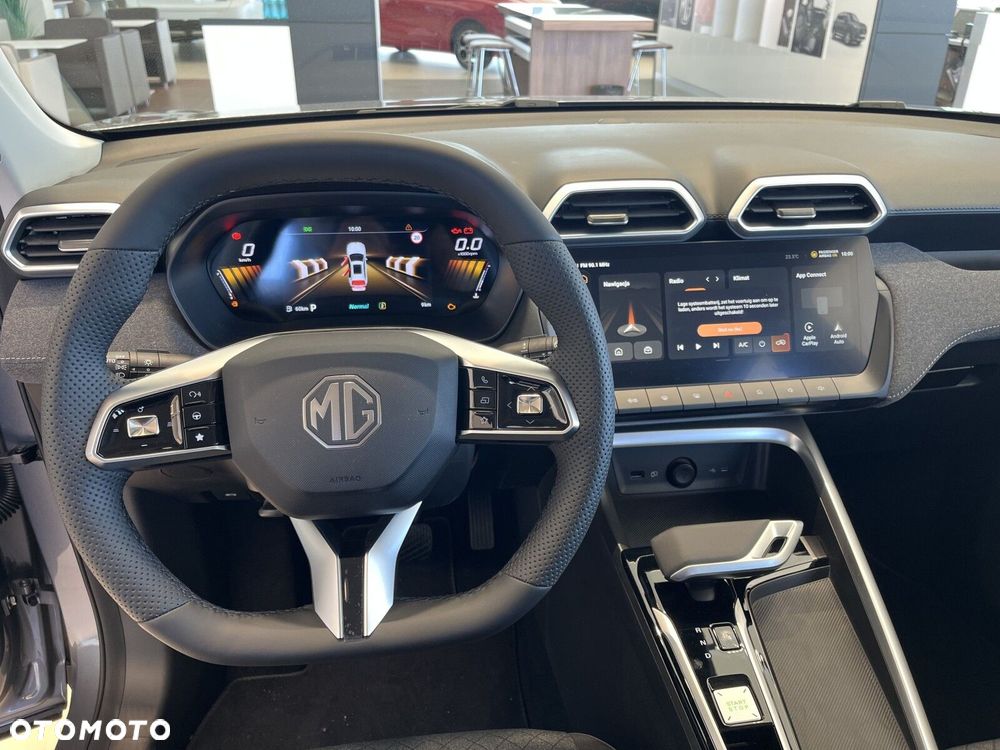 MG ZS Hybrid+ - 13