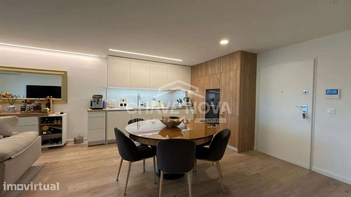 Apartamento T1+1 Como Novo c/ Lugar de Garagem em Santa Marinha (VL8) - Grande imagem: 3/33
