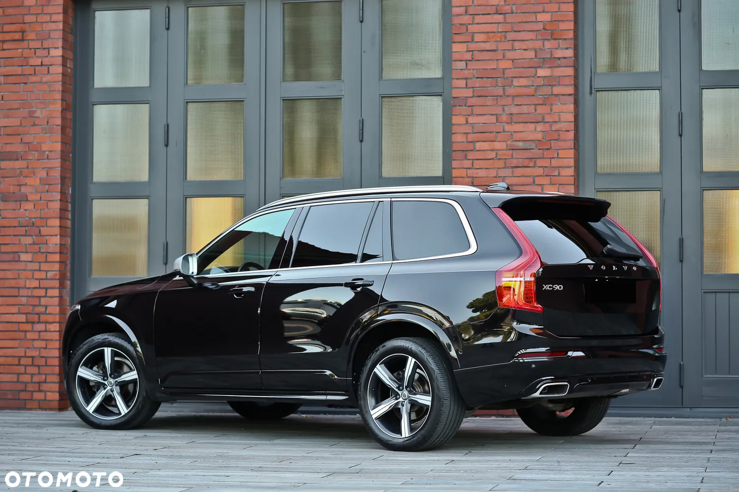 Volvo XC 90 D5 AWD Geartronic RDesign - 12