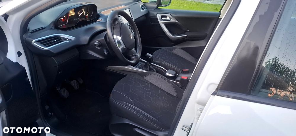 Peugeot 2008 1.2 Pure Tech Style EU6 - 8