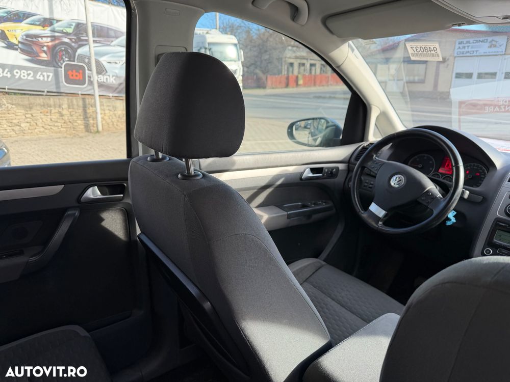 Volkswagen Touran 1.9 TDI Conceptline - 8