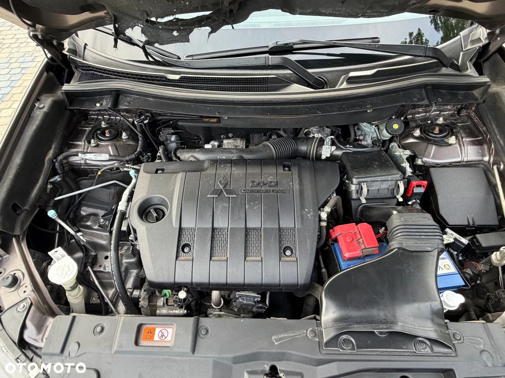 Mitsubishi Outlander 2.2 DI-D 4WD Invite - 32
