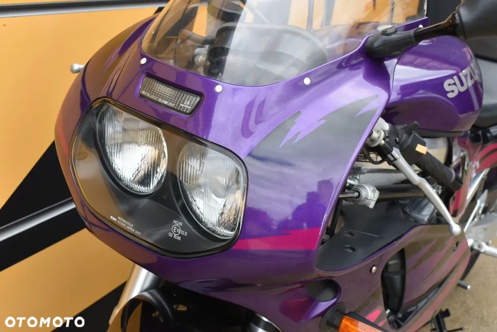 Suzuki GSX-R - 25