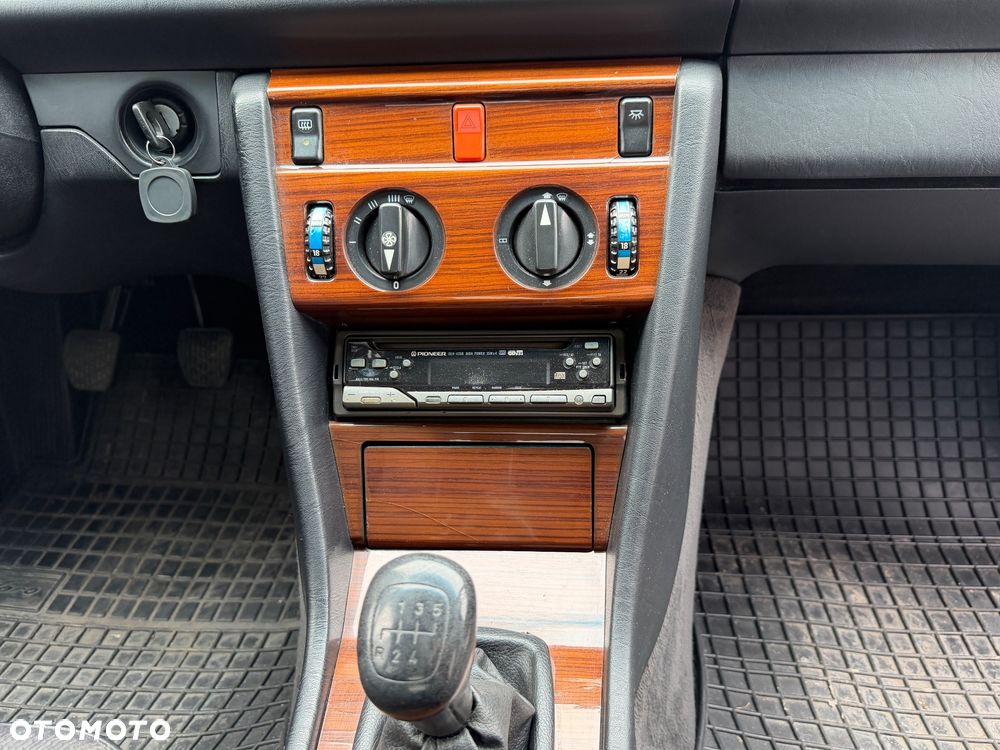 Mercedes-Benz W124 (1984-1993) - 12