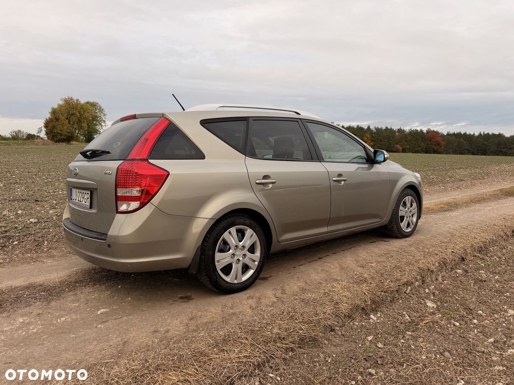 Kia Ceed 2010 photo 5
