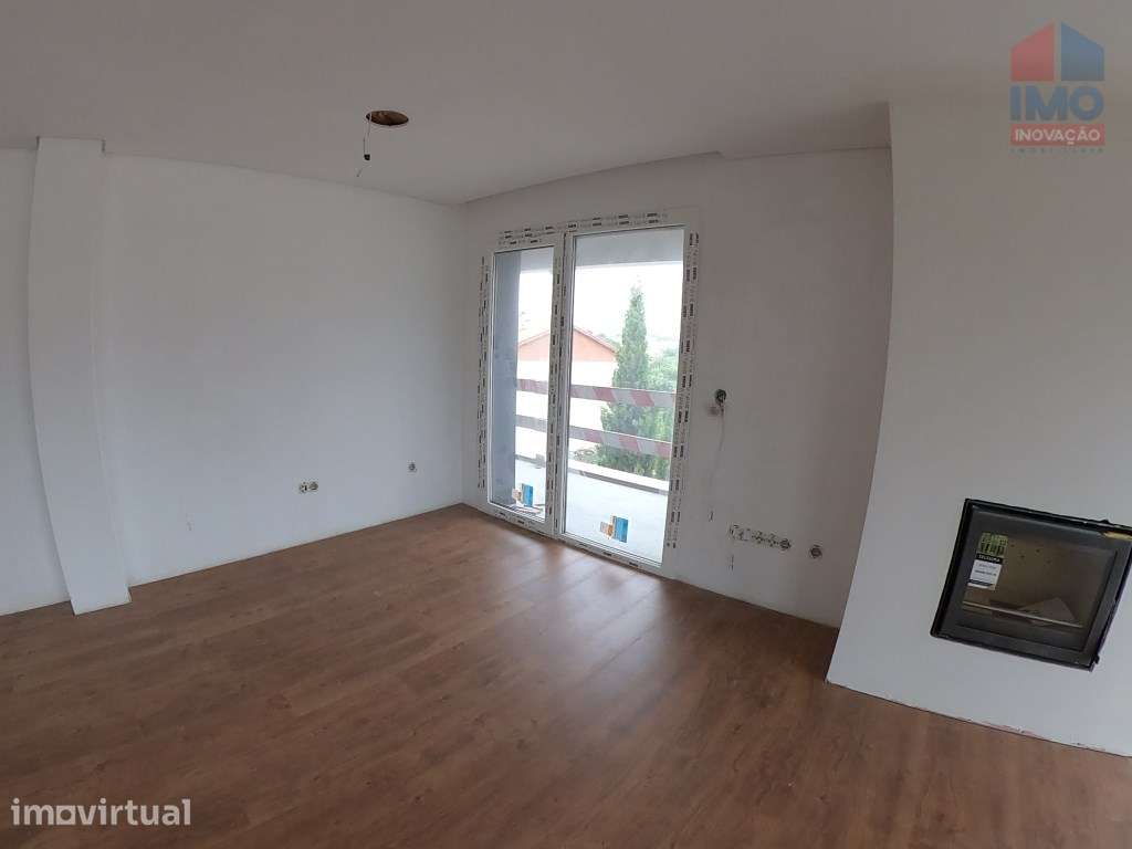 APARTAMENTO T3 NOVO | CONDOMÍNIO FECHADO | 2 GARAGENS | VISTA MAGNÍ... - Grande imagem: 2/25