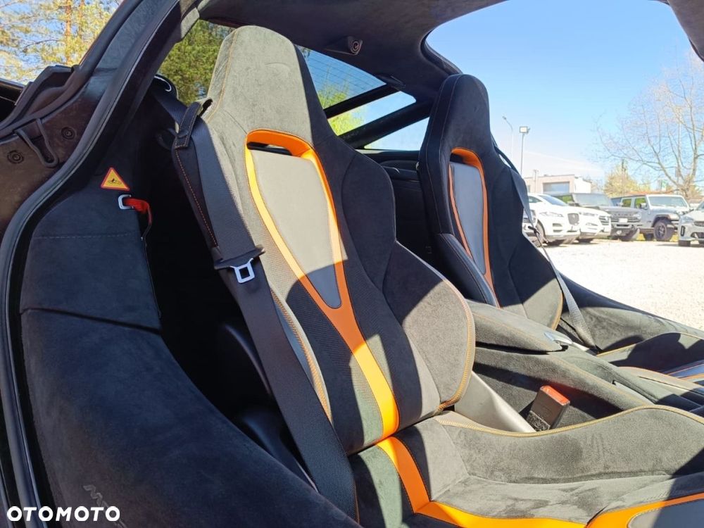 McLaren 720S Coupe - 25