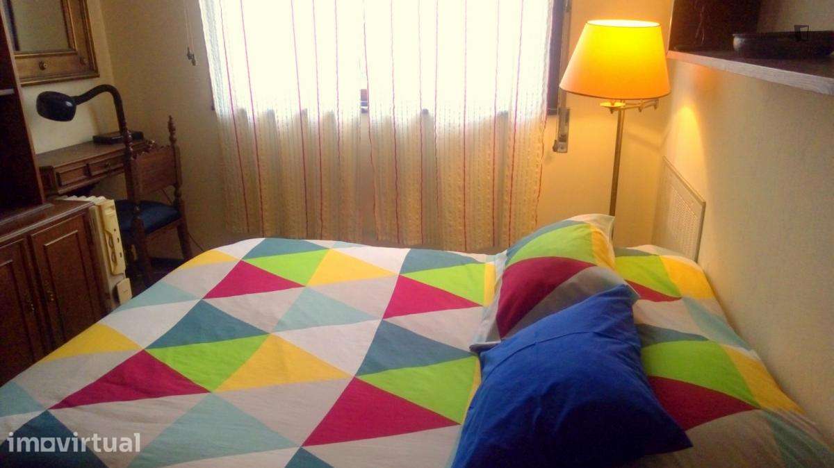 Quarto - localizado em Santo Ildefonso Porto - Grande imagem: 2/19