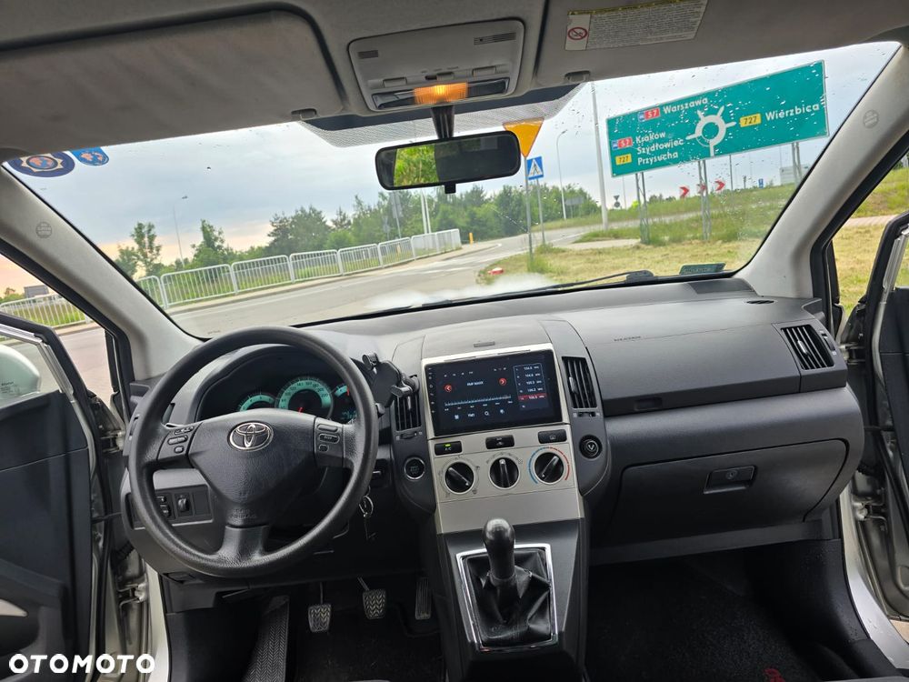 Toyota Corolla Verso - 6