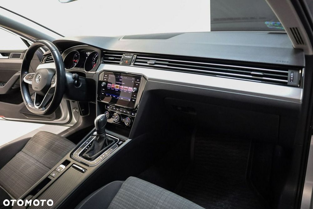 Volkswagen Passat - 22