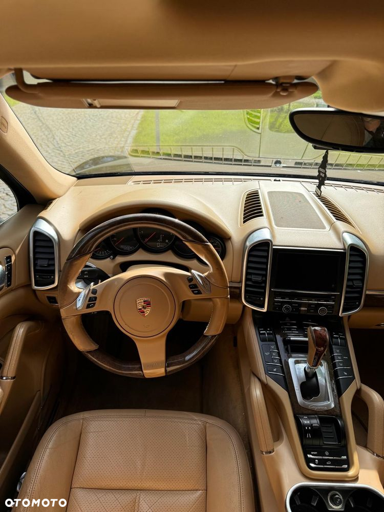 Porsche Cayenne - 16