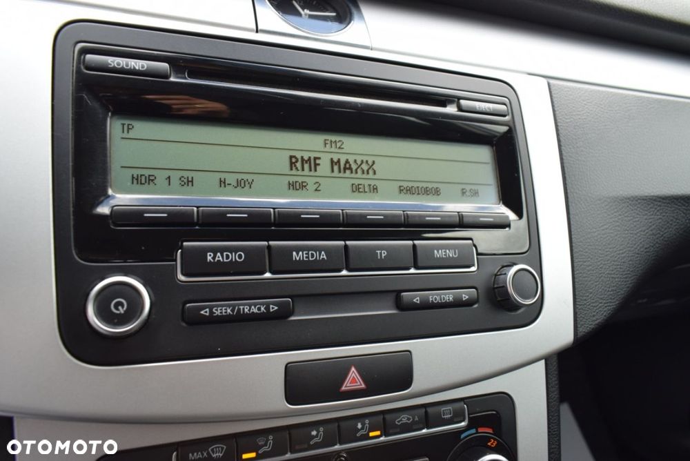 Volkswagen Passat - 32