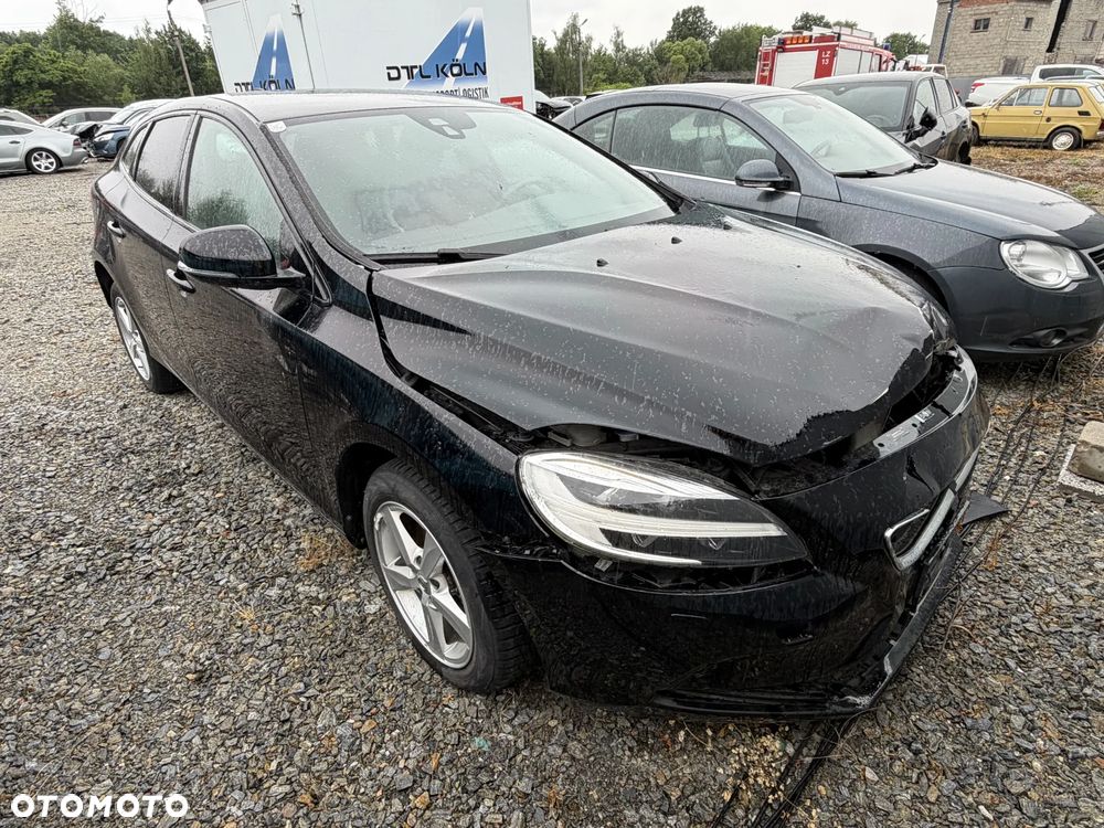 Volvo V40 T2 Momentum - 1