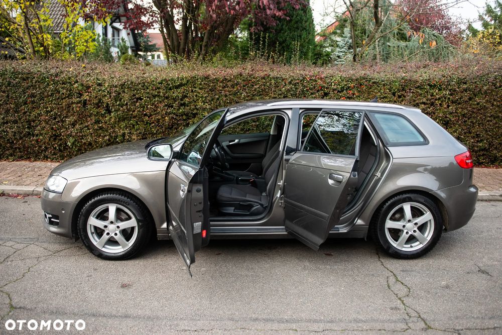 Audi A3 Sportback 1.6 TDI DPF Ambiente - 16