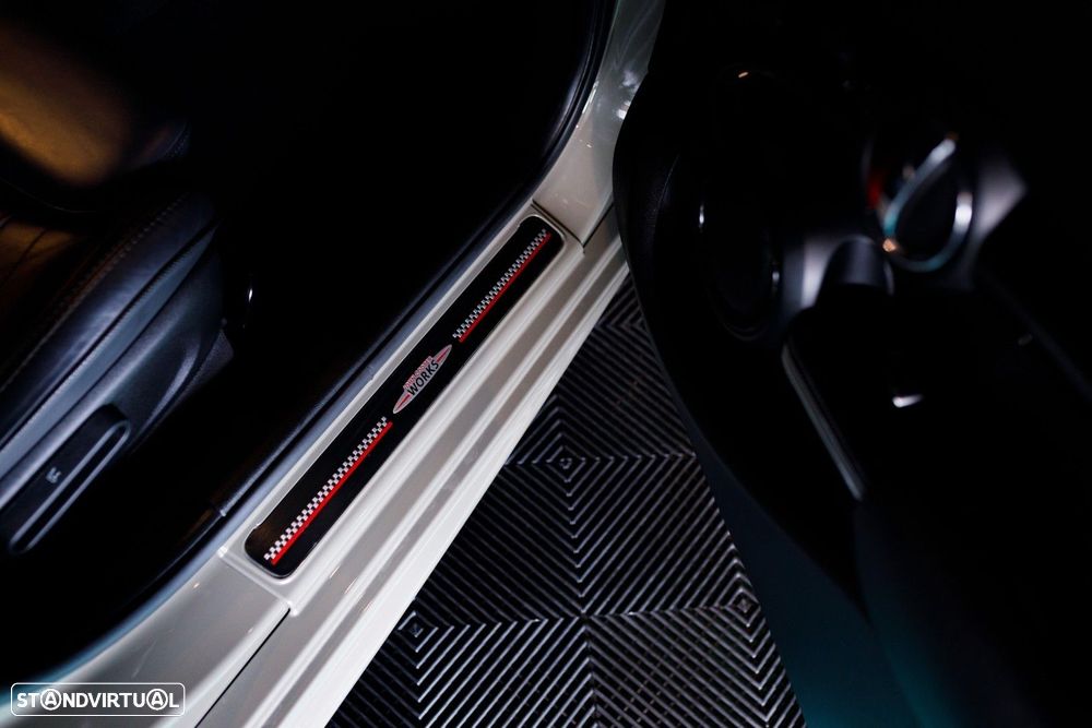 MINI 5 Portas Cooper S Aut. JCW - 28