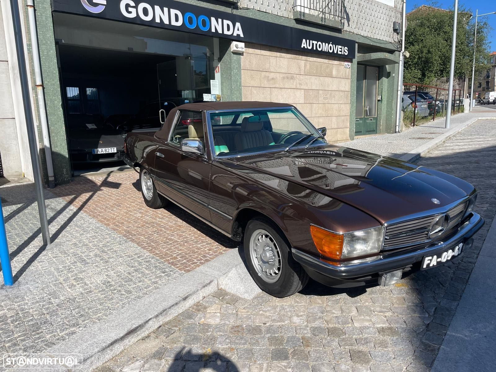 Mercedes-Benz SL 280 - 21