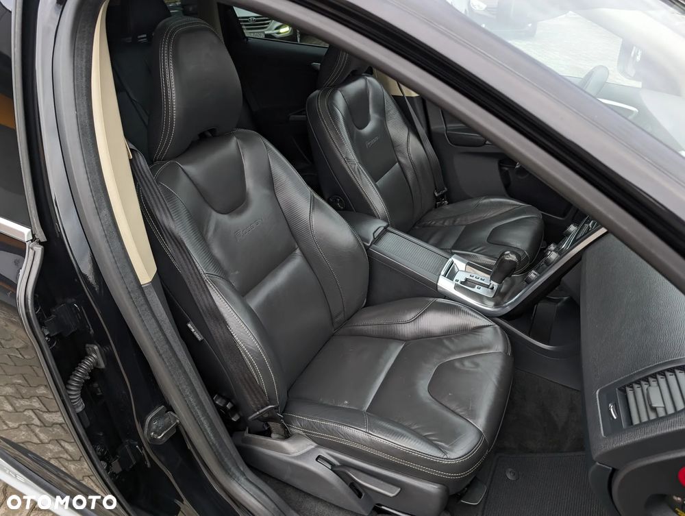 Volvo XC 60 D3 R Design - 36