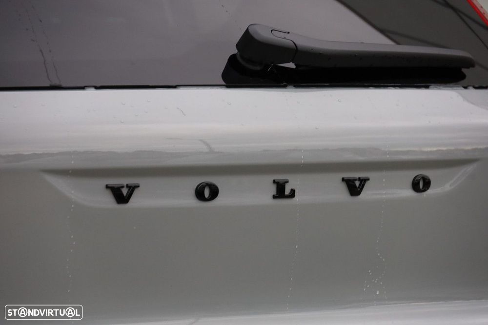 Volvo XC 40 2.0 B3 Black Edition - 21