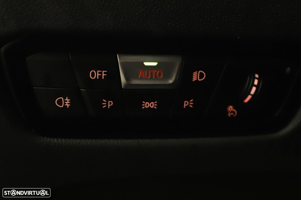 BMW 330 e Pack Desportivo M Auto - 23