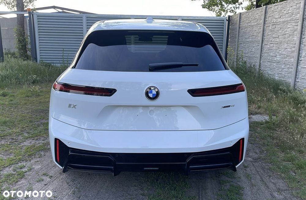 BMW iX xDrive45 - 8