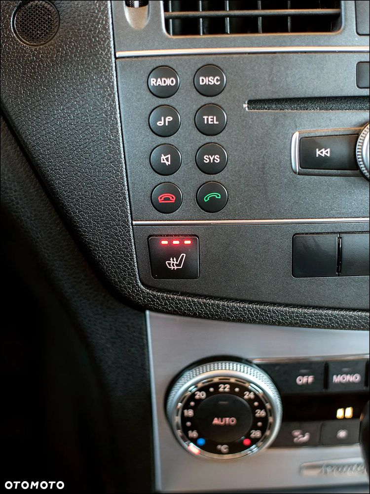 Mercedes-Benz Klasa C 180 BlueEFFICIENCY 7G-TRONIC Avantgarde - 30