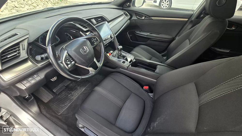 Honda Civic 1.0 i-VTEC Executive - 23