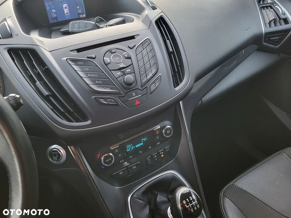 Ford Kuga 2.0 TDCi FWD Titanium - 39