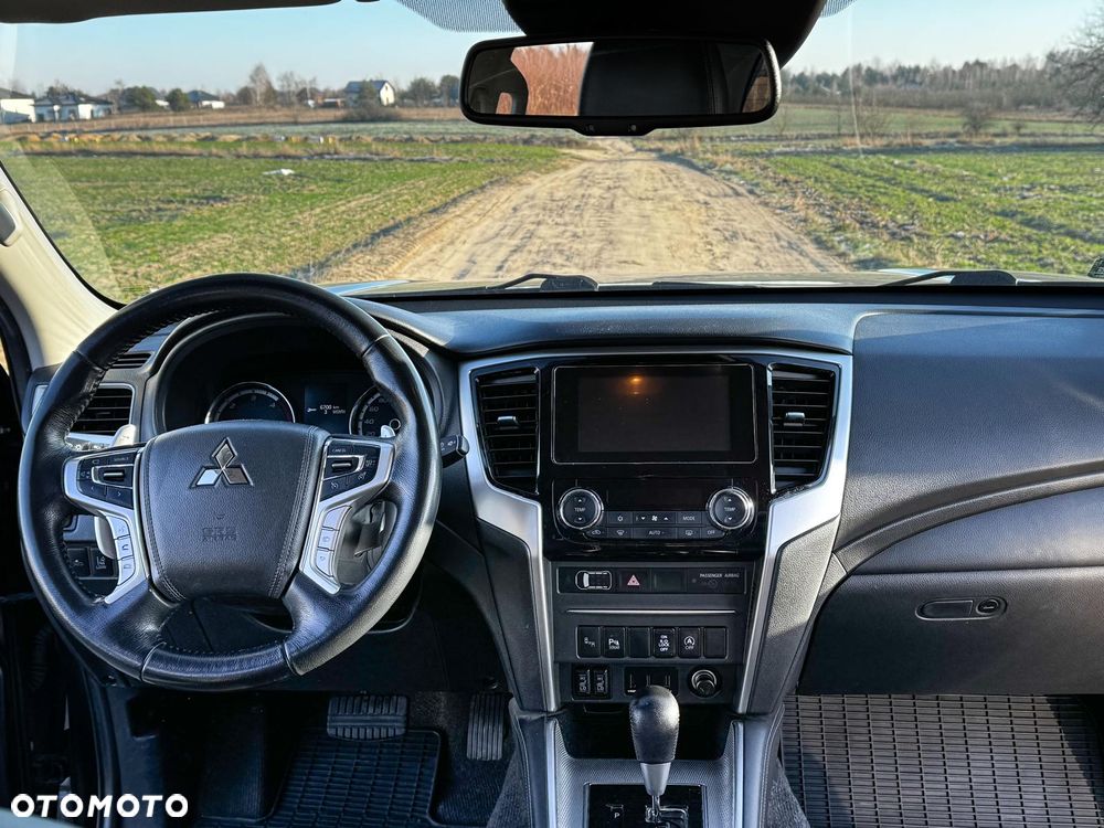 Mitsubishi L200 2.2 d DC Power Instyle Plus - 23