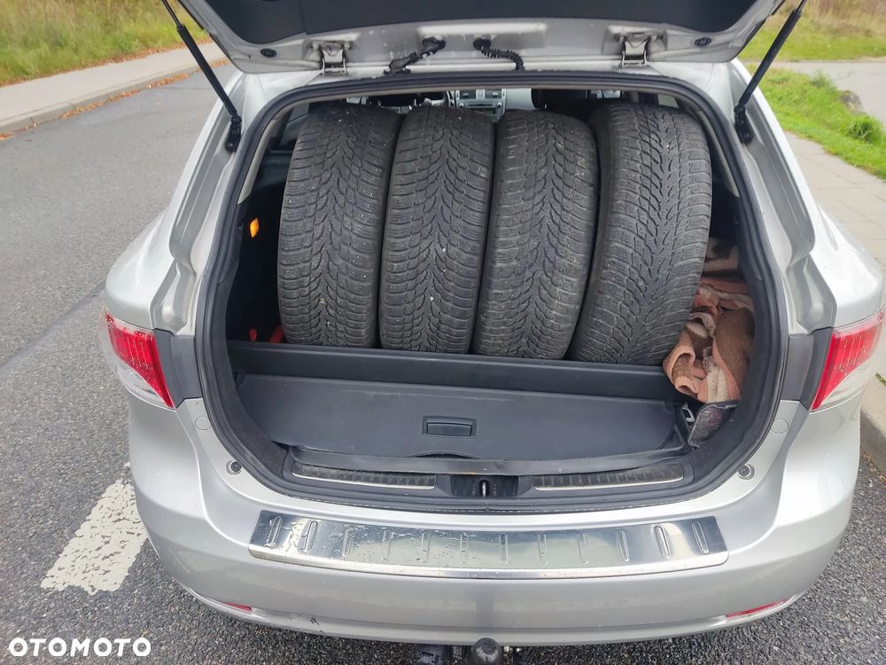 Toyota Avensis 2.0 D-4D Sol plus - 25