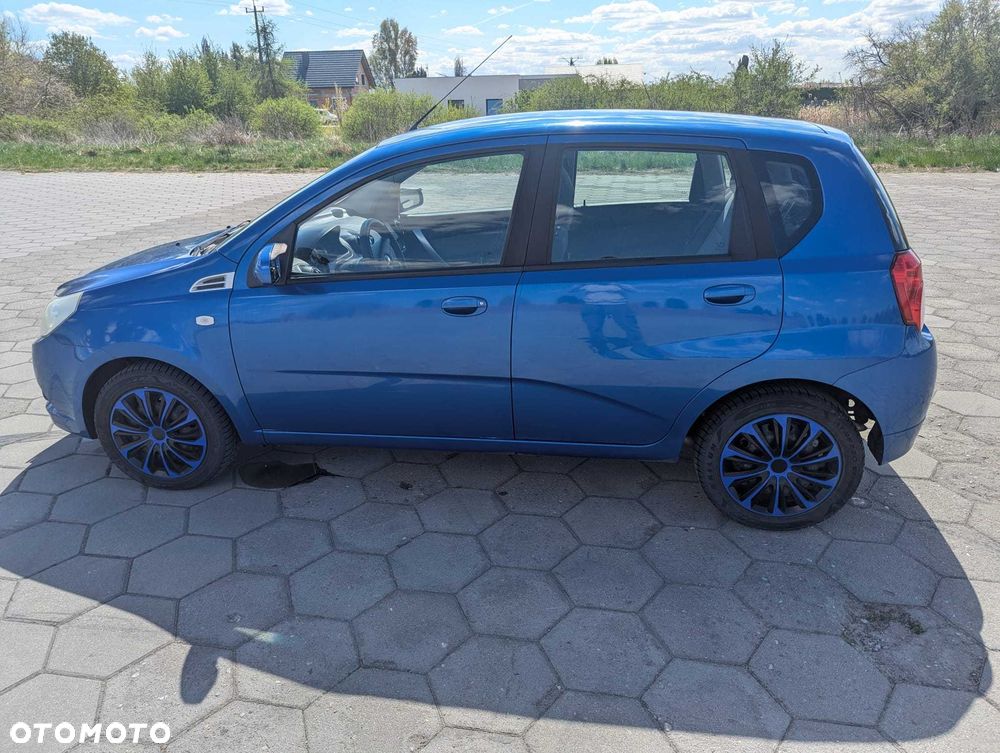 Chevrolet Aveo - 4