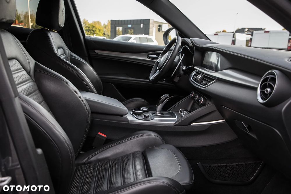 Alfa Romeo Stelvio 2.0 Turbo 16V AT8-Q4 Super - 35
