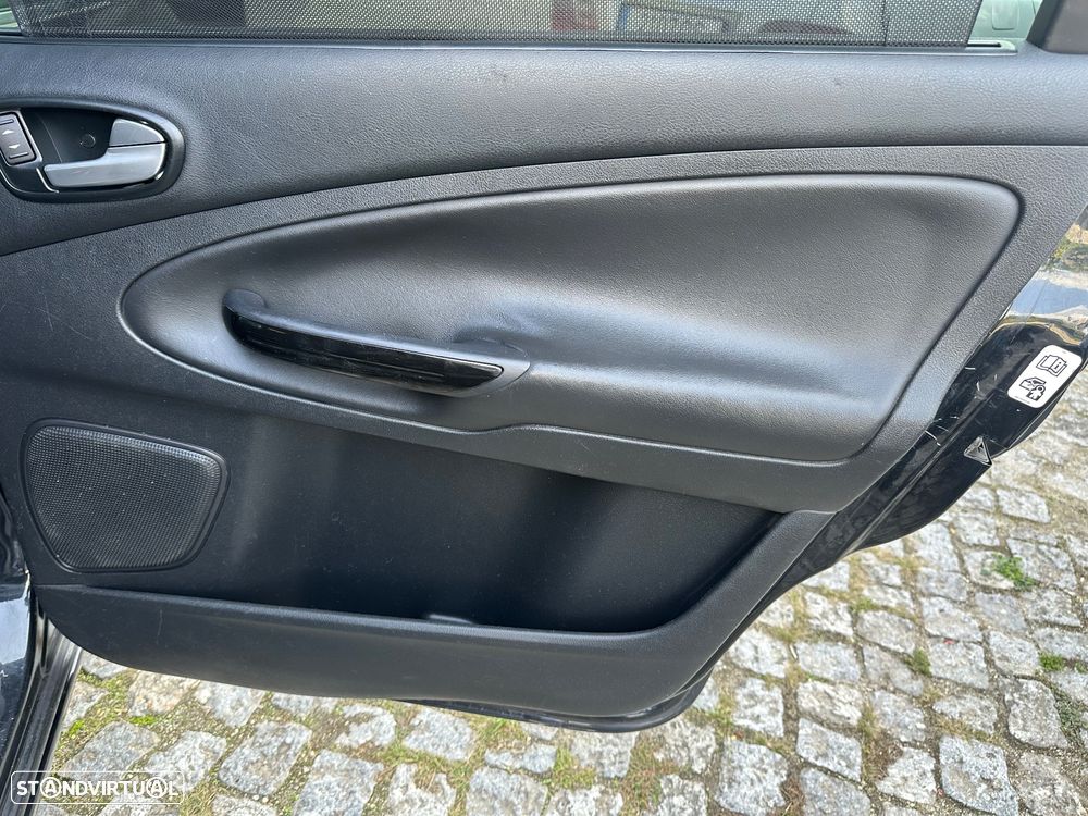 Ford S-Max 2.0 TDCi Titanium 7L - 35