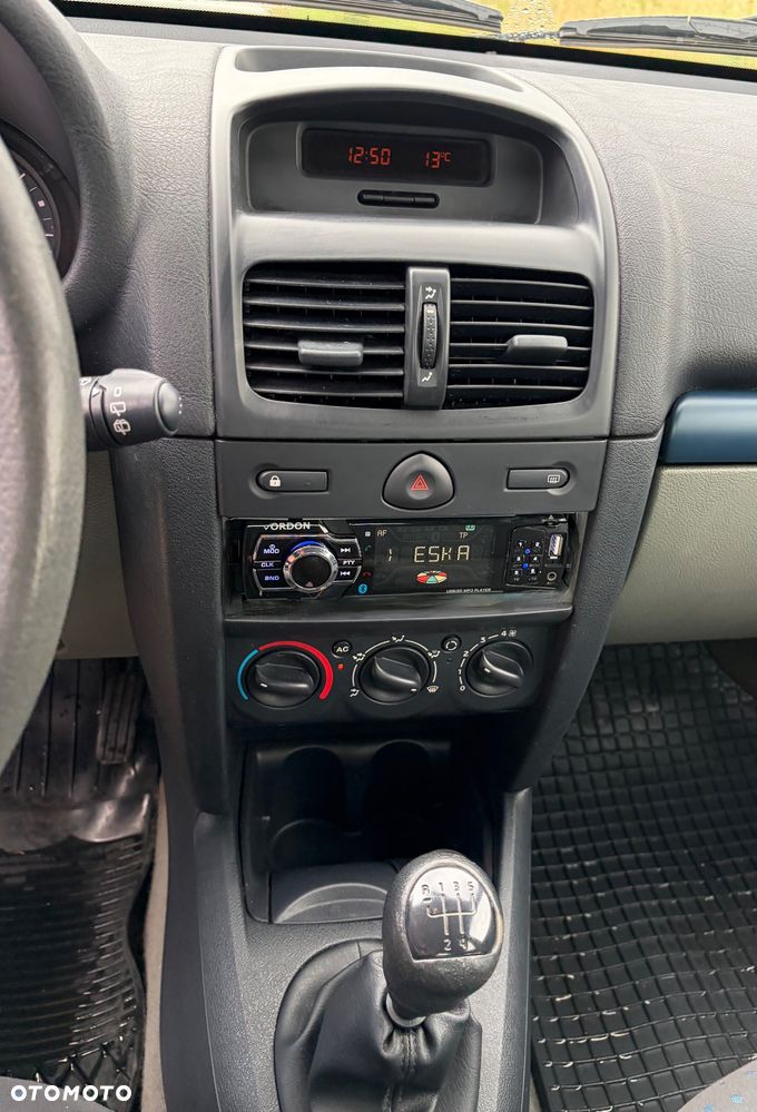 Renault Clio 1.2 16V Expression - 11