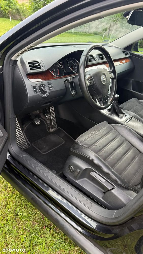 Volkswagen Passat 2.0 TDI DPF Highline - 9