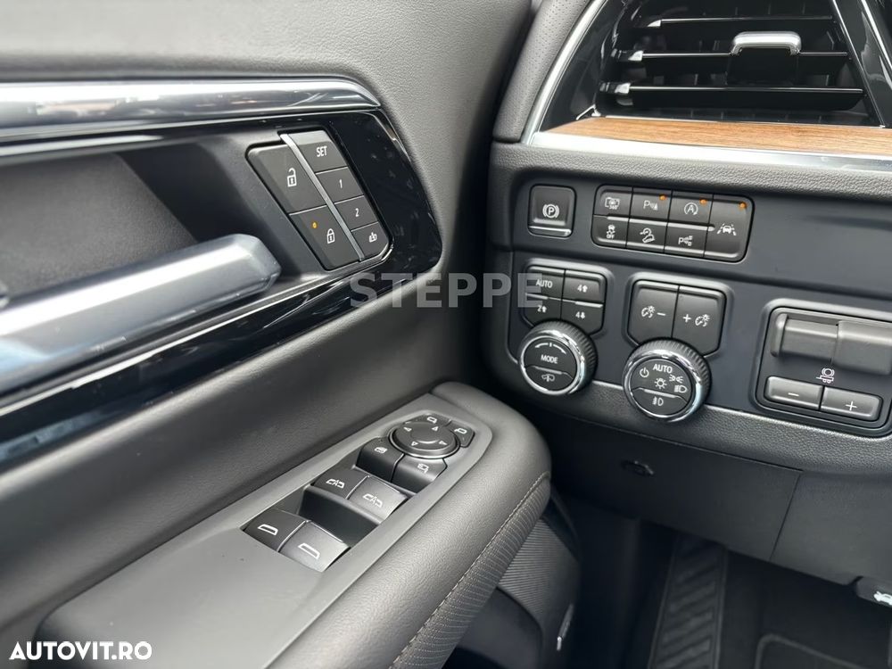 Chevrolet Suburban - 34