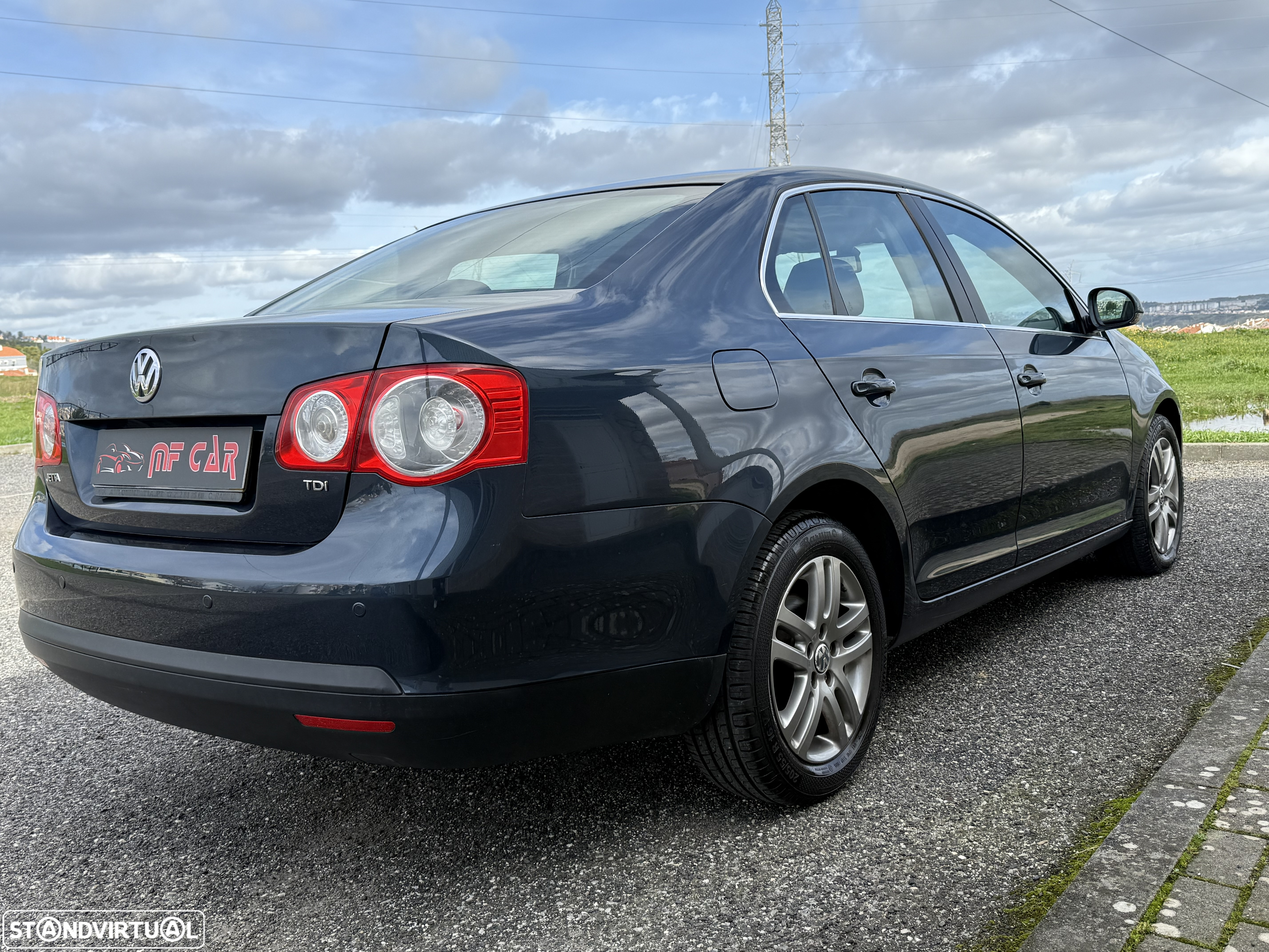 VW Jetta 1.6 TDi Confortline - 6