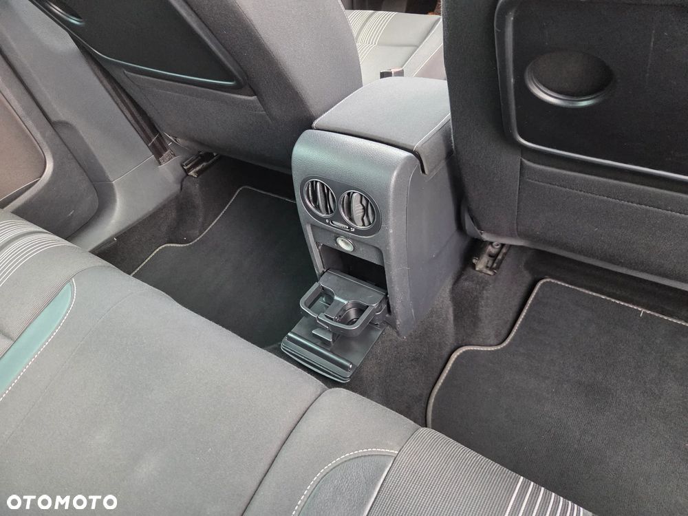 Volkswagen Golf Plus - 12