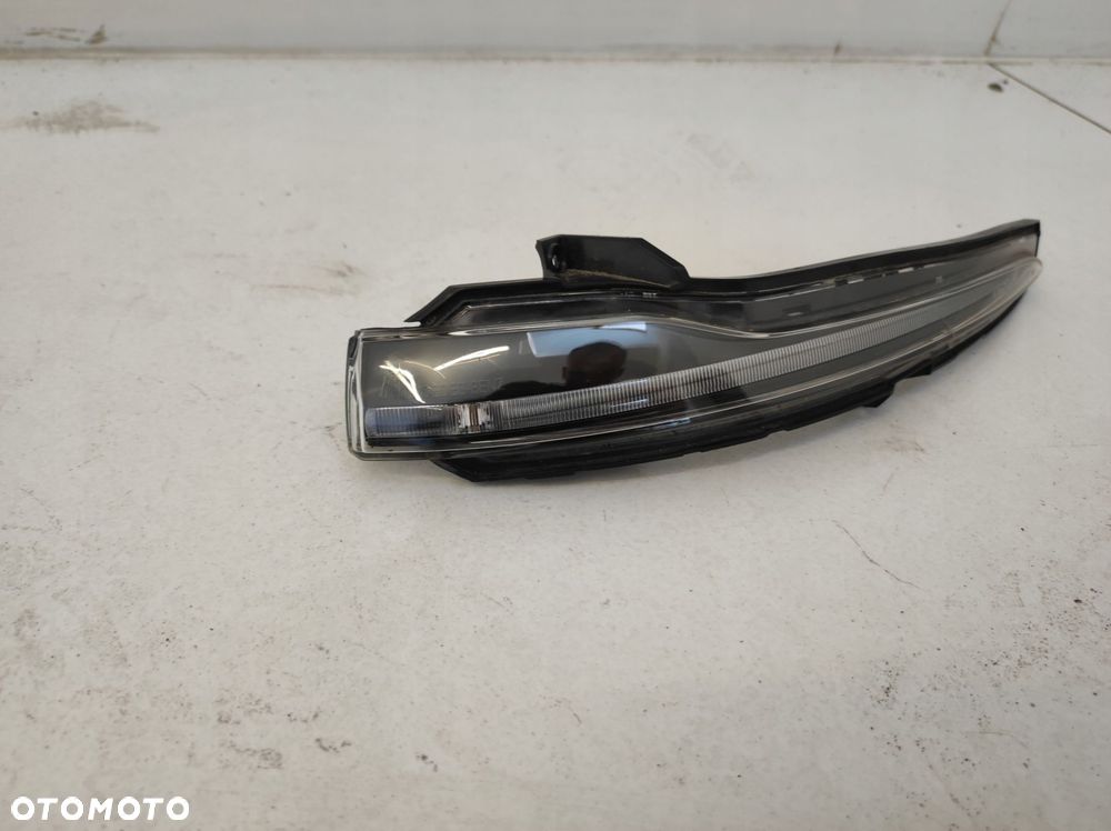 kierunkowskaz lusterka prawy mercedes e klasa w213 213 - 2