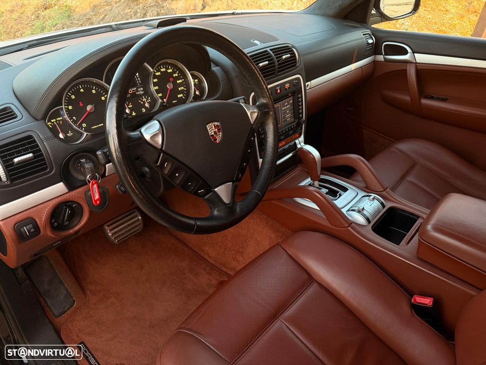 Porsche Cayenne Turbo - 40