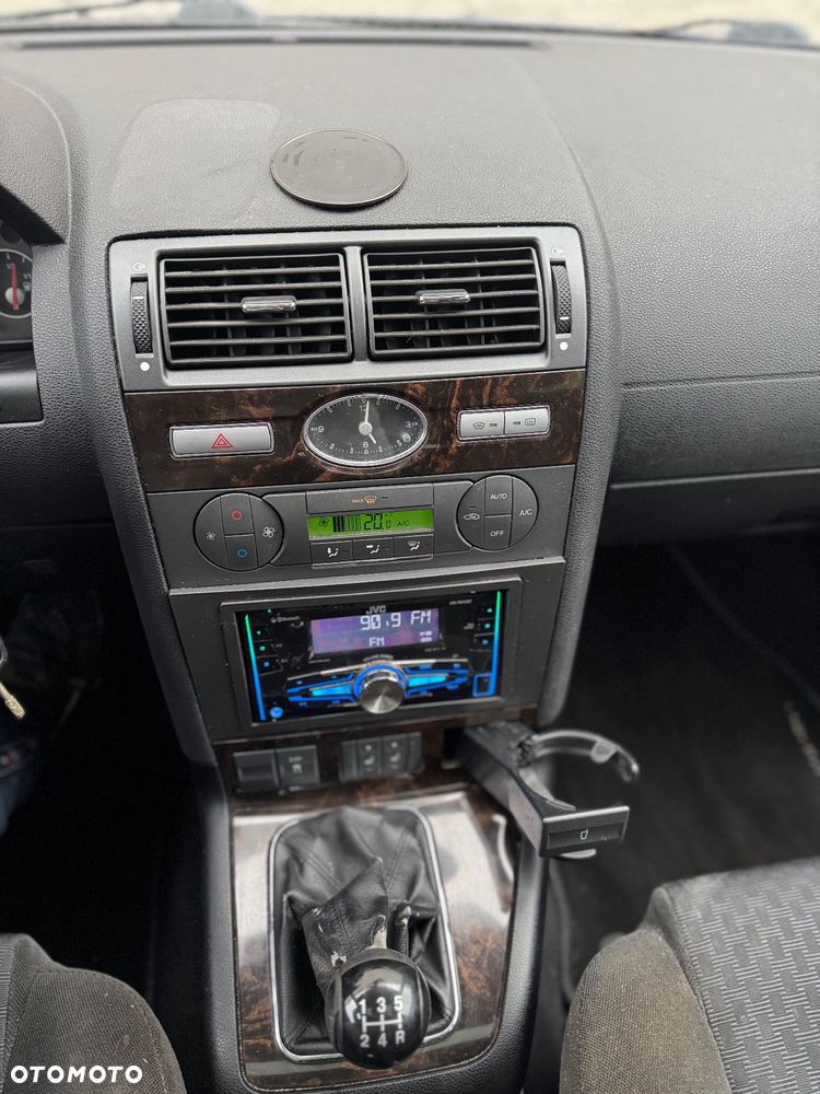 Ford Mondeo 1.8 Ghia X - 11