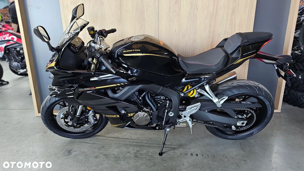 QJMOTOR SRK 800RR - 7