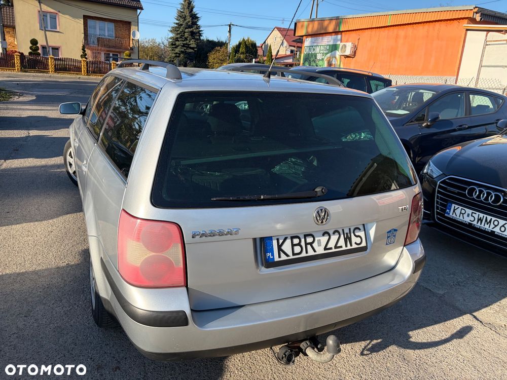 Volkswagen Passat 1.9 TDI Comfortline Family - 10