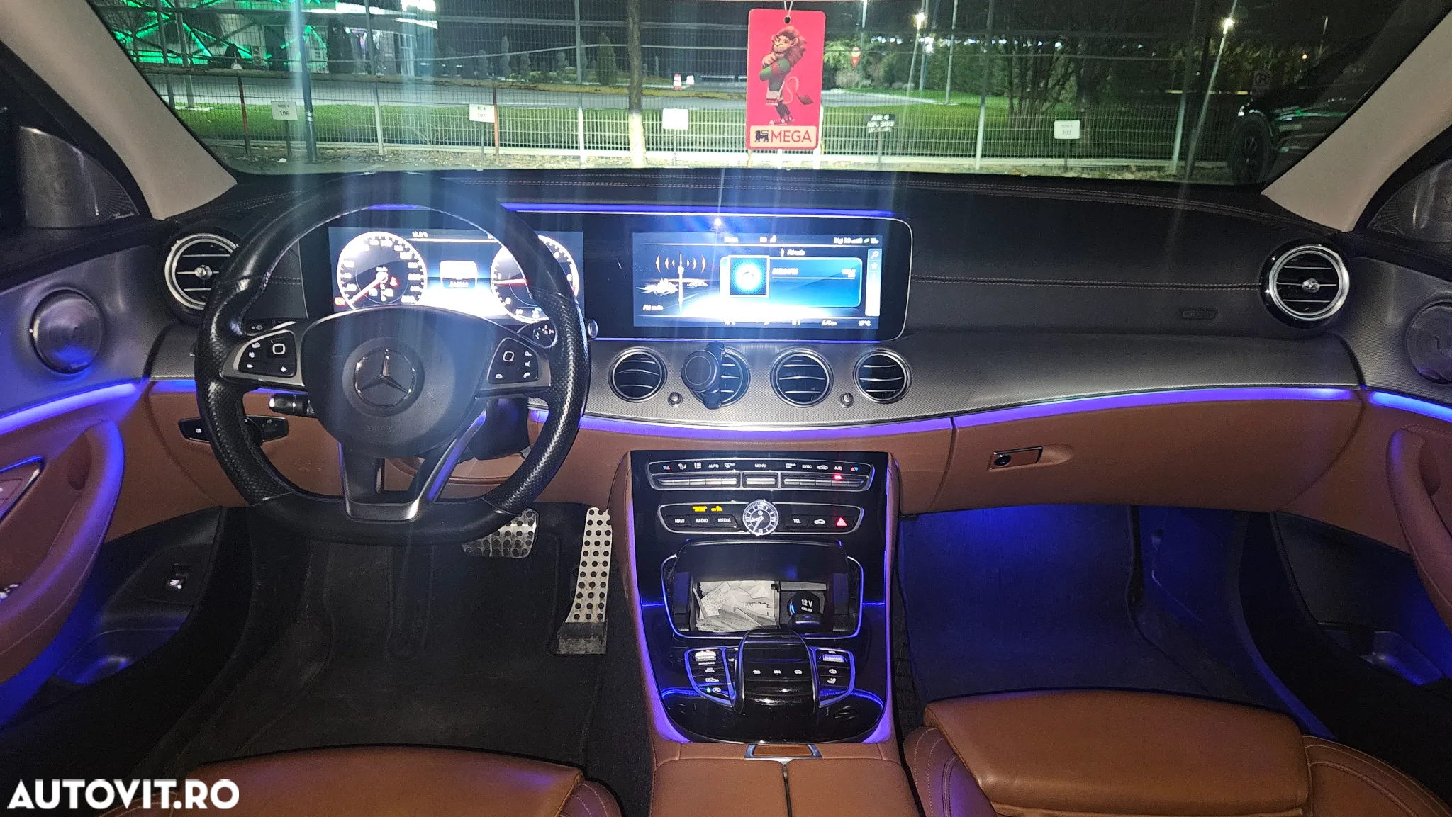 Mercedes-Benz E 220 d T 9G-TRONIC AMG Line - 36