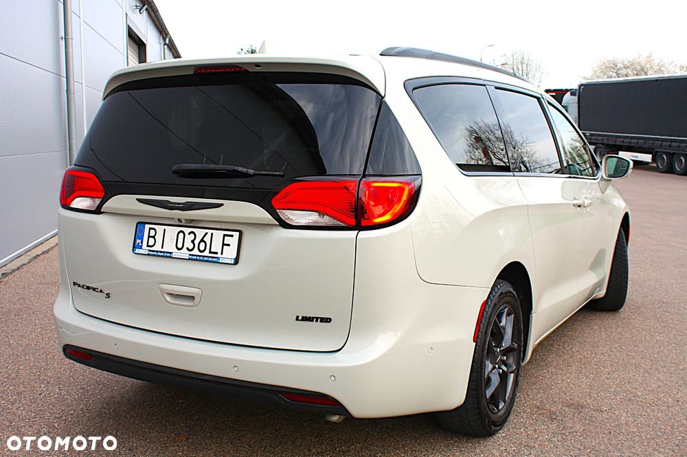 Chrysler Pacifica - 5